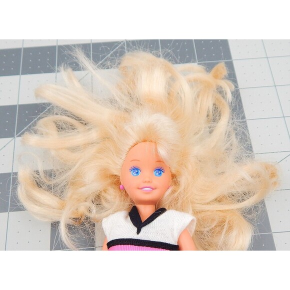 Barbie's Littlest Sister Stacie Party N Play Doll Mattel 5411 Soccer 1992 - Picture 4 of 9